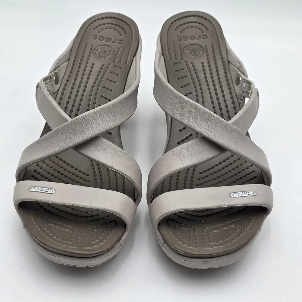 Crocs Shoes Womens Size 9 Platinum Pewter Cyprus IV Heeled Sandals 14558-0V0